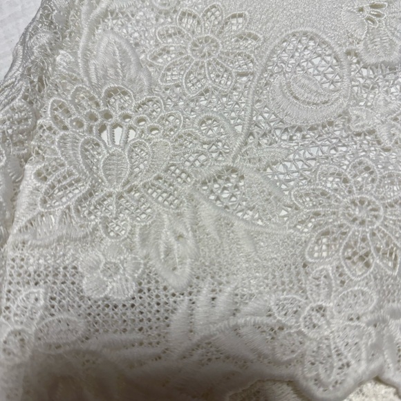 Zara Cream Lace High-Waist Shorts - Picture 2 of 4